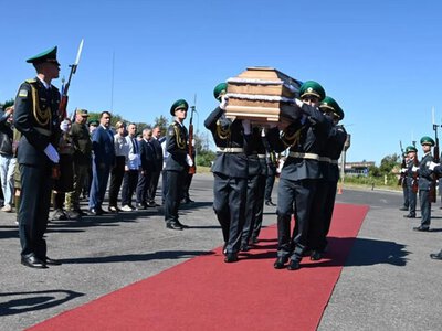 Останки першого голови ОУН Євгена Коновальця повернули до України