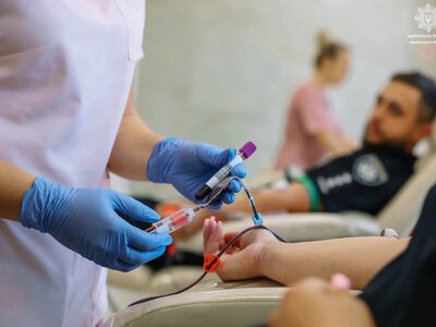 Патрульні долучилися до донорства крові на Рівненщині