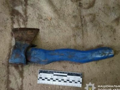 У Кам’янському жінка під час сварки кілька разів вдарила співмешканця сокирою по голові