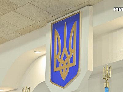 Грантові сміттєвози та кадрові зміни: що вирішили депутати Рівнеради на черговій сесії (ВІДЕО)