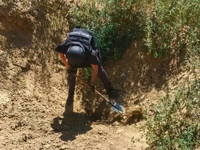 Піротехніки знешкодили застарілий артилерійський снаряд на Рівненщині (ВІДЕО)