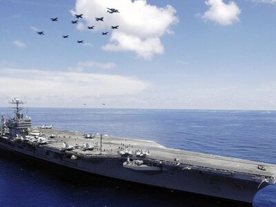 Міністр війни США заперечив жахливі умови на авіаносці USS Abraham Lincoln