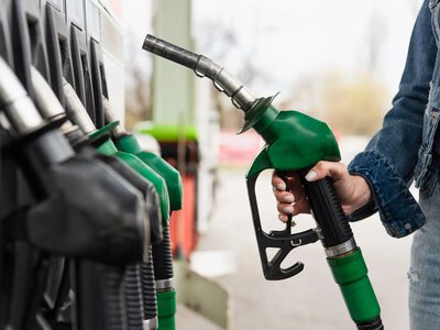Відео: у Сочі четверту добу поспіль не можуть подолати дефіцит бензину