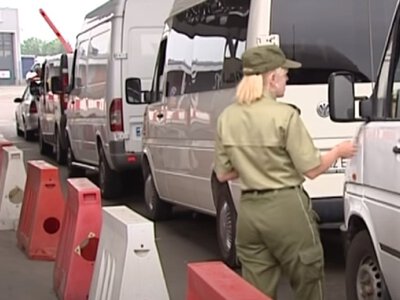 Румунія закрутила гайки водіям: без цього паперу до країни не пустять