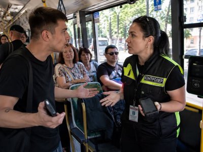 Приклав картку, але оплата не пройшла: пасажирам пояснили, як уникнути штрафу