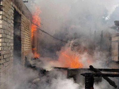 У місті на Чернігівщині після обстрілу горів будинок