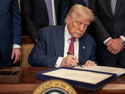 Трамп запровадив 100% мита на імпорт дронів