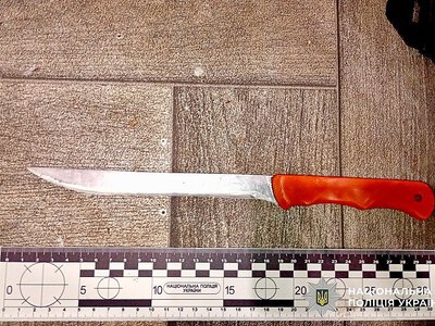 На Миколаївщині чоловік ударив ножем вітчима у груди: підозрюваному загрожує до 8 років ув'язнення