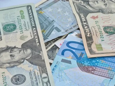 Курс долара та євро в Києві 14 серпня: де найвигідніше обміняти валюту