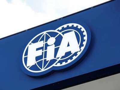 FIA дозволила росіянам і білорусам виступати з прапорами та гімнами