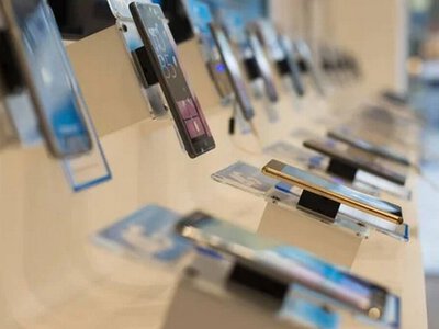 Замість дорогих флагманів: експерти назвали чотири смартфони до яких варто придивитися кожному