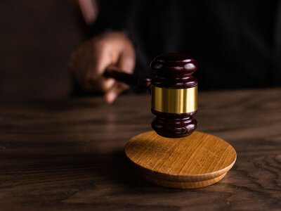 Бив полонених кийками та залишав без їжі: СБУ викрила працівника окупаційної колонії