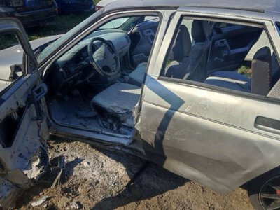 У Запорзькому районі ворог вдарив поряд з автомобілем, а у Запоріжжі - по гаражах: наслідки обстрілів за добу