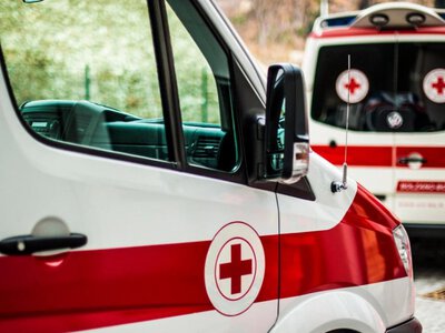  Скло застрягло поруч із ниркою: жінка невдало впала на Мукачівщині 