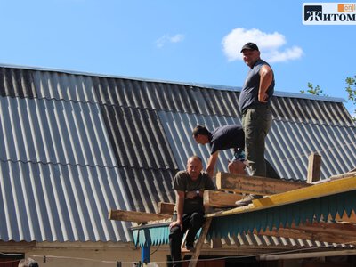 На Житомирщині триває відновлення села після російської атаки: відремонтовано близько 100 будинків