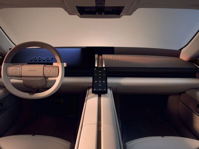 Jaguar показав інтер’єр нового Type 01 з унікальним «хребтом» (ФОТО)