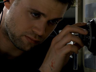 Талановитий налаштувальник фортепіано потрапляє у небезпечний злочинний світ