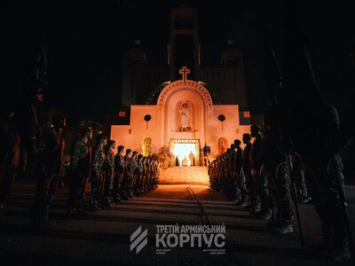 “Зустрілися два покоління”. Третій армійський корпус провів у Києві церемонію прощання з Євгеном Коновальцем