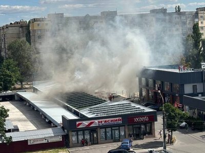Пожежа у Кам’янському: на лівобережжі горять МАФи та перекрито рух