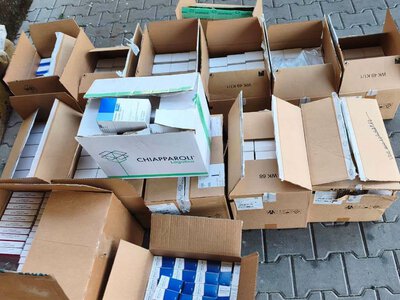 Ліки на 700 тисяч гривень: у вантажівці з гуманітаркою виявили незадекларовані препарати