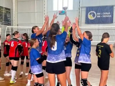 У Сарнах визначили переможців волейбольного турніру до Дня молоді