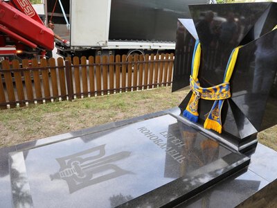На Львівщину прибув пам’ятник з могили Євгена Коновальця (ФОТО, ВІДЕО)