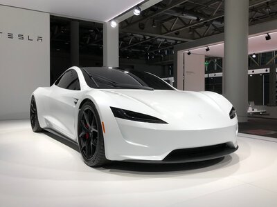 Model Y знову рве конкурентів: продажі кросовера підскочили на 20%