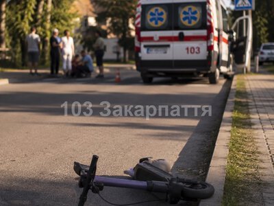 На Закарпатті двоє дівчат травмувалися під час катання на самокатах