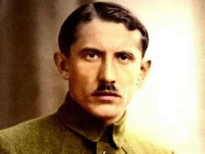 Коновальця зустріли зі смолоскипами: у Києві провели церемонію після повернення праху полковника