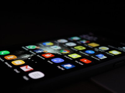 Зубна паста проти тріщин: вірусний трюк може добити екран смартфона