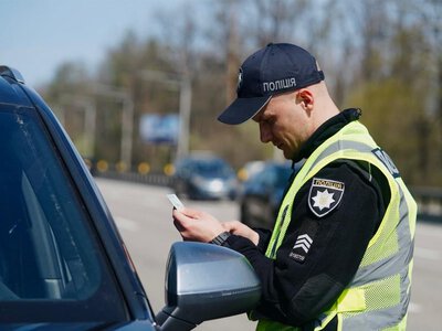Патрульний просить залишити авто: коли водій має право сказати «ні»