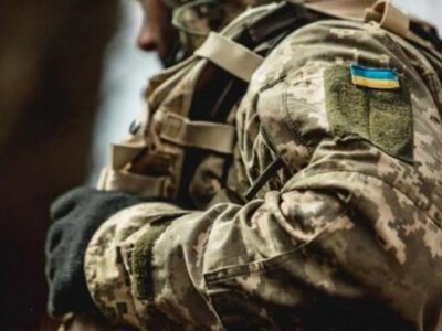 Після застілля — удар ножем: у Полтаві суд залишив військового під вартою