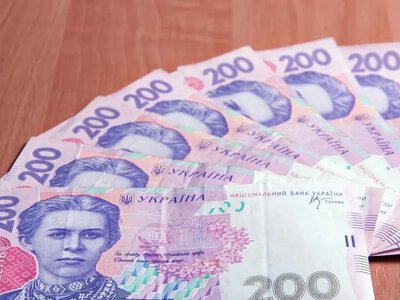 Замість доларів можна купити акції та золото: НБУ розширив валютний ліміт