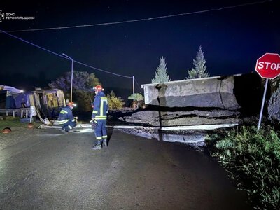 На Тернопільщині в одному місці перекинулися дві вантажівки (відео+фото)