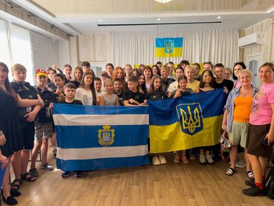 Майже пів сотні дітей з Херсонської громади вирушили на оздоровлення на Закарпаття