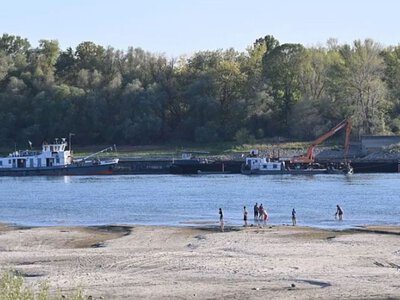 Угорщина топить баржі в Дунаї, щоб врятувати від зупинки єдину АЕС