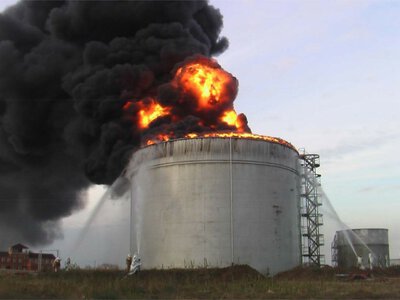 Росія посилила удари по «Укрнафті»: чи є ризик для пального та цін у Києві