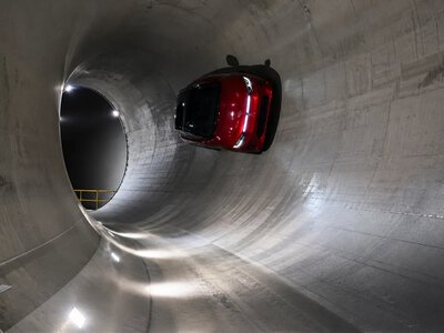 Dongfeng заявив про проїзд електрокросовера Voyah тунелем догори колесами