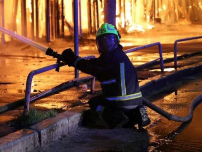 Росія атакувала Київ: на Оболоні горів ринок, є постраждалі