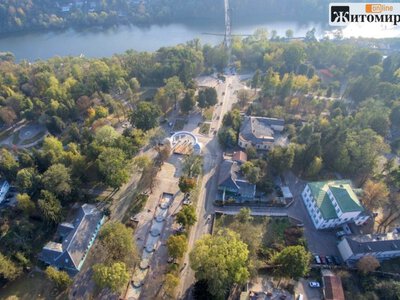 Три ділянки — два фронти судів: у Житомирі оскаржують Генплан, а прокуратура вимагає землю назад