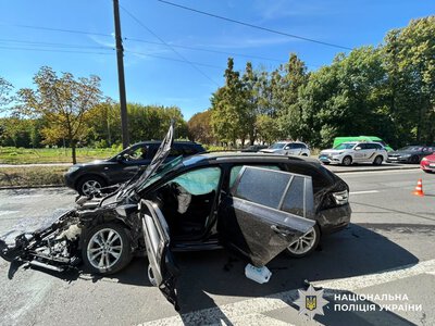 У Рівному зіткнулися Skoda та BMW: обох водіїв госпіталізували
