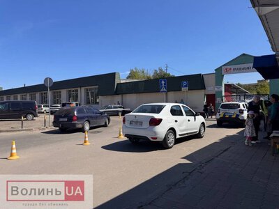 Біля ринку у Луцьку сталася ДТП за участі патрульної машини