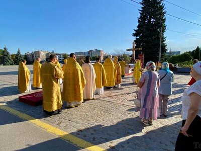 У Кременчуці біля «Пам’ятного Хреста» провели богослужіння: фоторепортаж