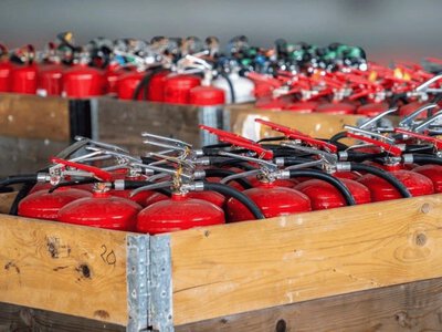  Херсонська громада отримала партію вогнегасників у межах гуманітарної допомоги 