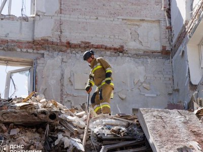 У Краматорську з-під завалів зруйнованого будинку дістали тіло чоловіка
