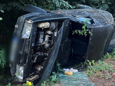 На Буковині п’яний водій перекинув ВАЗ: пасажира госпіталізували
