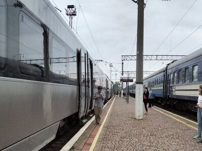 Через тривалу повітряну загрозу на Полтавщині скасували низку приміських поїздів