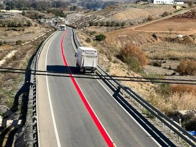 Червона лінія на дорозі: що означає нова розмітка