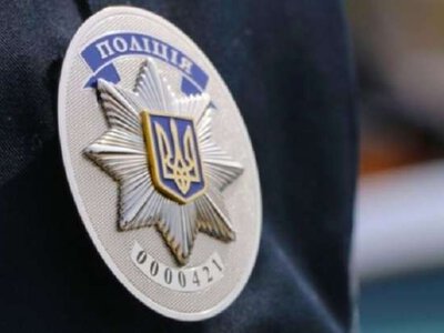 У Києві чоловік стрибнув у смолу, щоб пограбувати крамницю