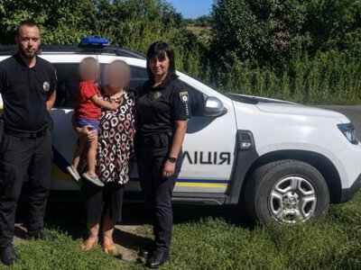 У Рівненському районі за кілька хвилин розшукали батьків 3-річного малюка, який загубився